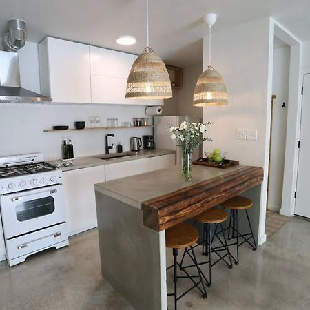 Concrete Suite 5 Min Walk To Shands Uf 게인즈빌 외부 사진