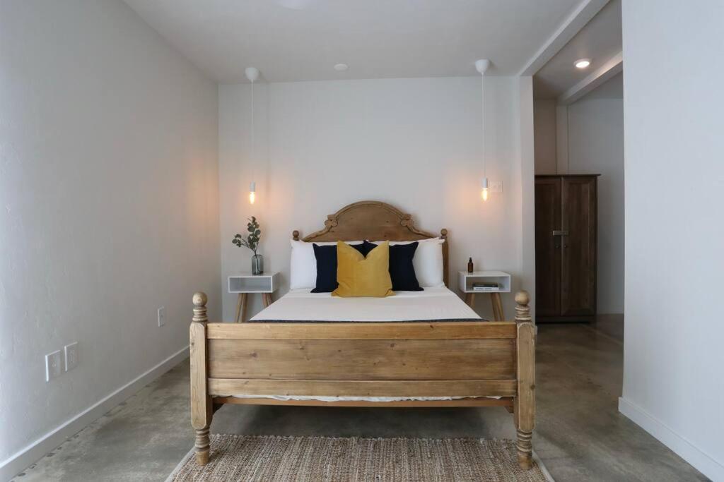 Concrete Suite 5 Min Walk To Shands Uf 게인즈빌 외부 사진