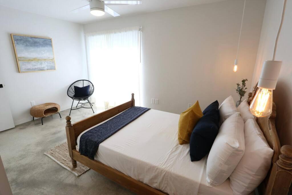 Concrete Suite 5 Min Walk To Shands Uf 게인즈빌 외부 사진