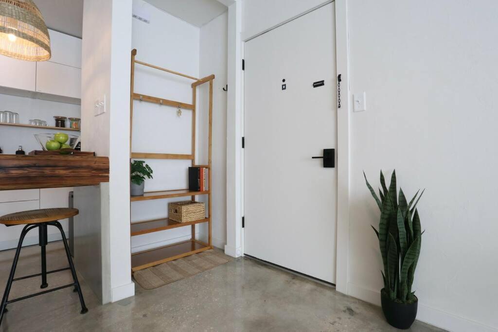 Concrete Suite 5 Min Walk To Shands Uf 게인즈빌 외부 사진