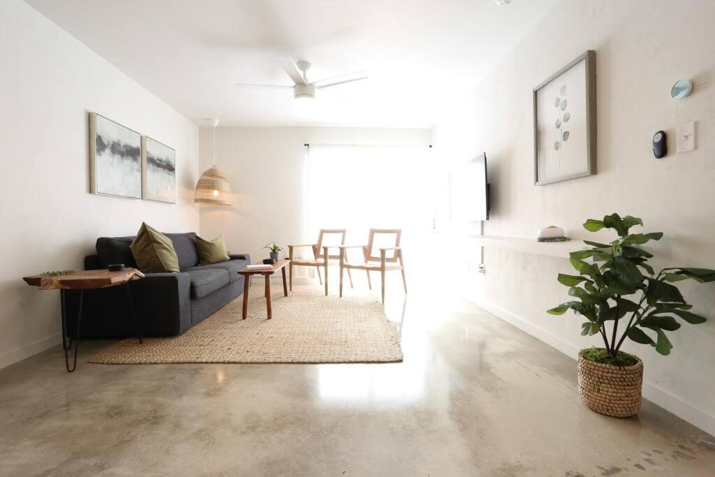 Concrete Suite 5 Min Walk To Shands Uf 게인즈빌 외부 사진
