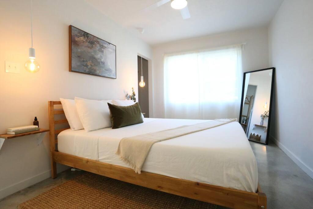 Concrete Suite 5 Min Walk To Shands Uf 게인즈빌 외부 사진